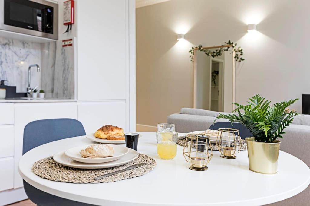 Historical Sunny Marques - With Ac! Apartment Porto Luaran gambar