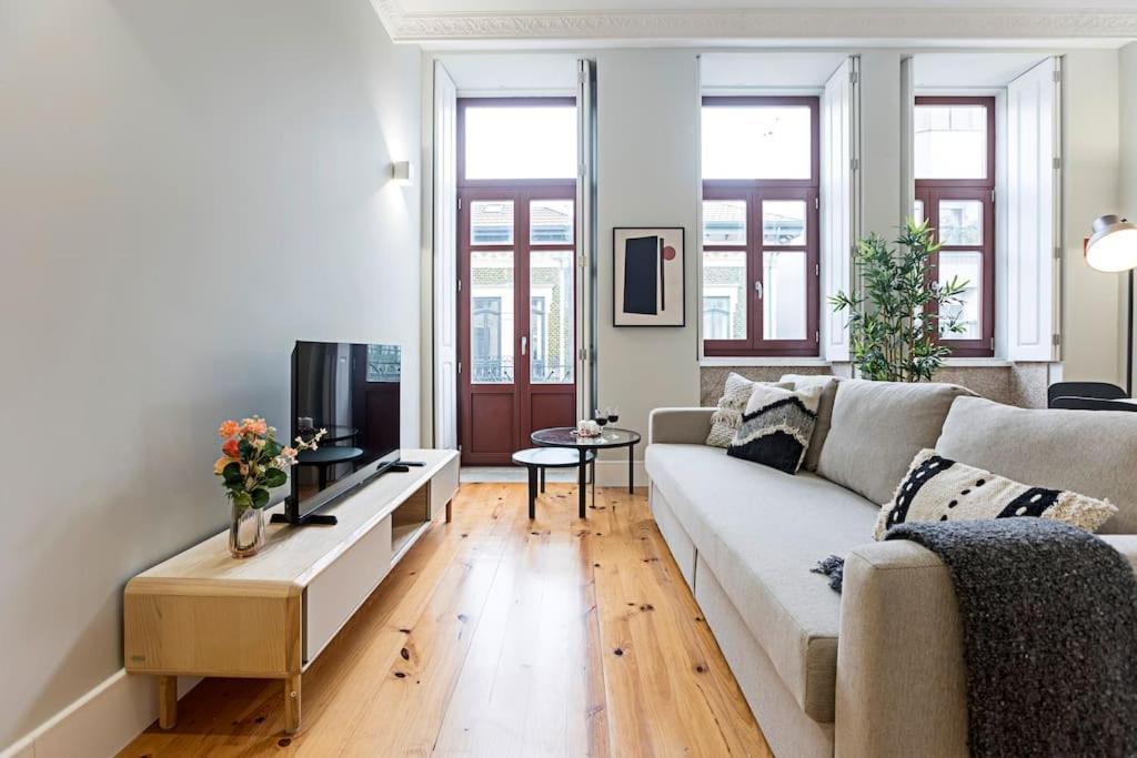 Historical Sunny Marques - With Ac! Apartment Porto Luaran gambar