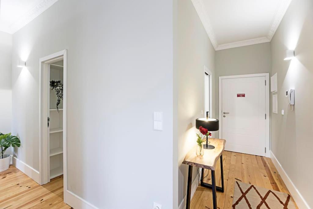 Historical Sunny Marques - With Ac! Apartment Porto Luaran gambar